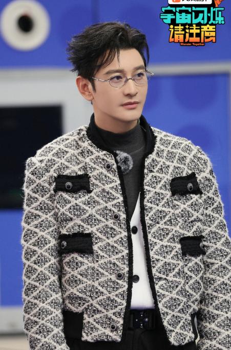 黄晓明很缺钱吗？不是说他都已经上桌了吗？怎么现在还频频出现在综艺节目中，并被年轻