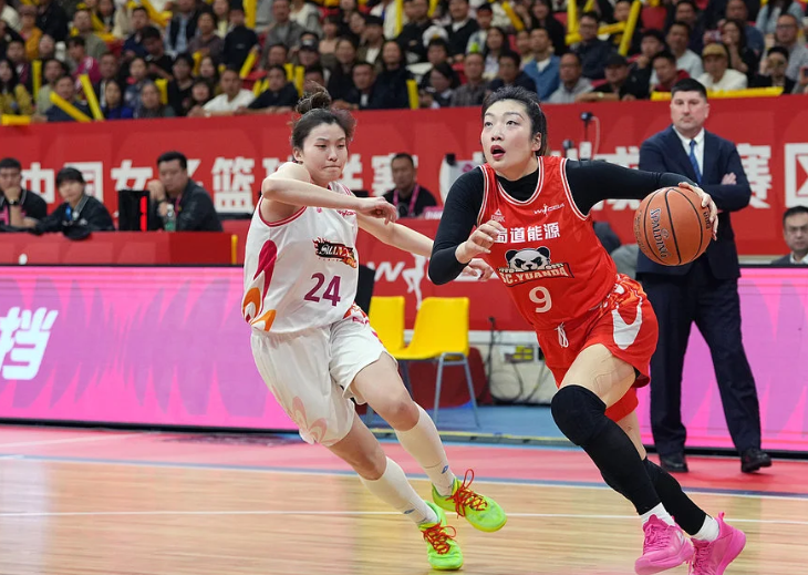 宫鲁鸣确认李梦、李月汝缺席亚洲杯中国女篮主教练宫鲁鸣对外界表示，李梦由于个人