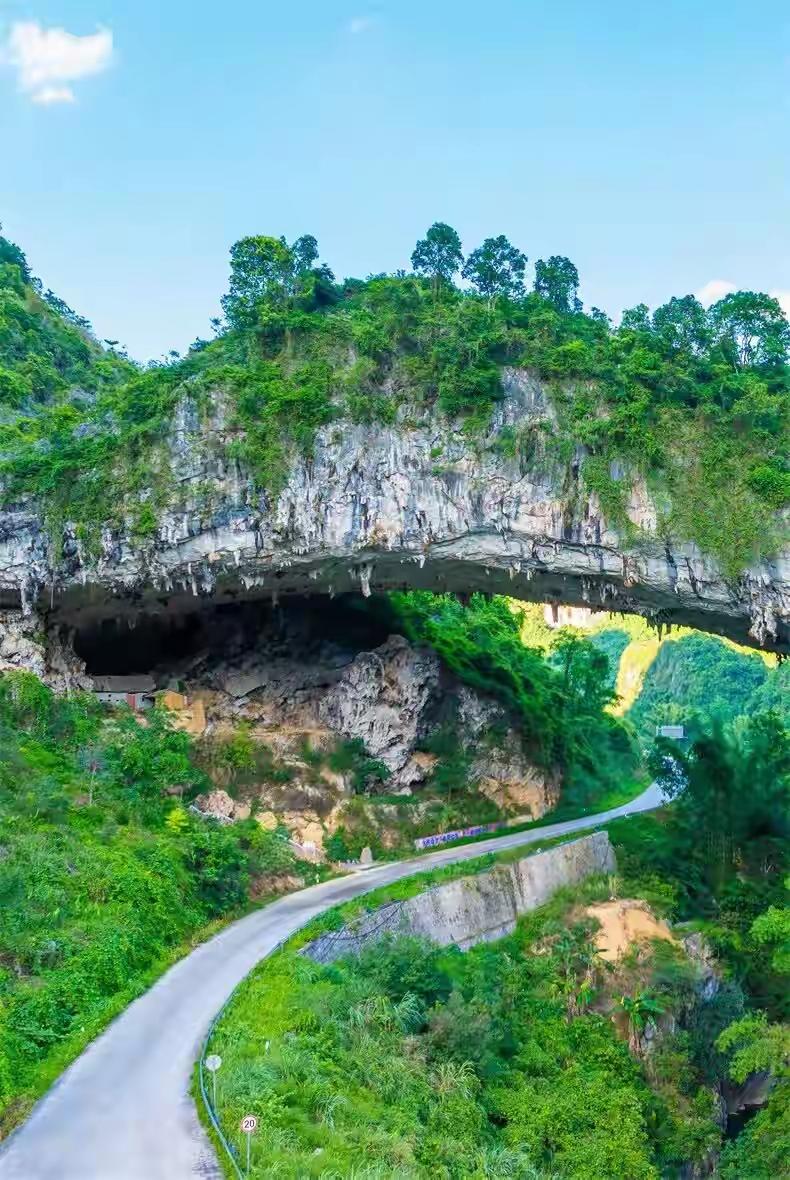 你有没有这种感觉：去桂林阳朔，堵车两小时，竹排排队一小时，拍出来的照片全是人头。