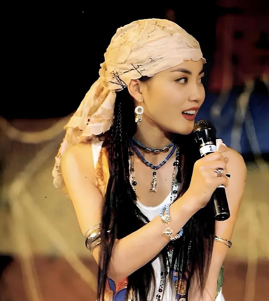 考古了一下王菲跟李亚鹏他们离婚的根本原因不是王菲嫌弃李亚鹏，也不是李亚鹏投资