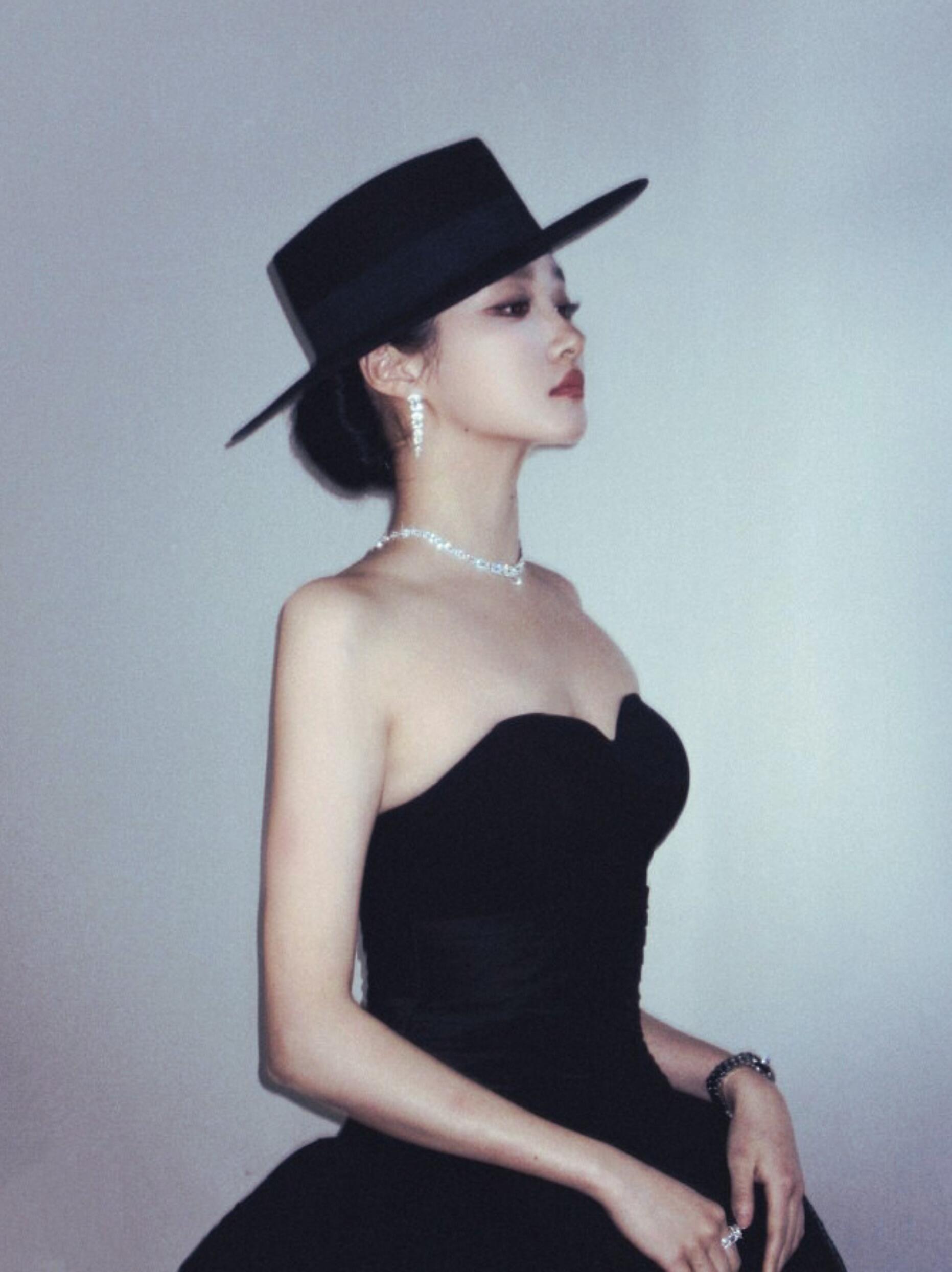 原来关晓彤适合阴湿感…