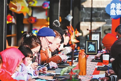 沉浸式体验中国年俗：外国师生零距离感受非遗魅力