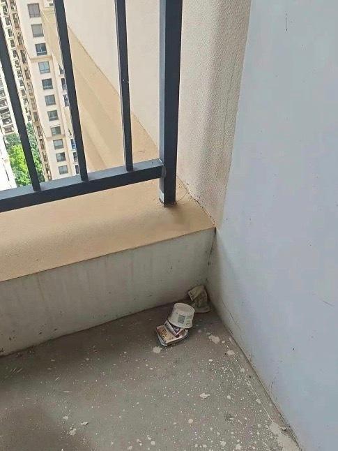 在医院楼梯间看到的，不敢捡