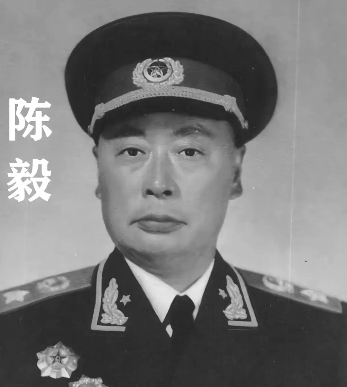 看到陈毅元帅的梅岭三章，辛弃疾都得起来敬一杯酒。后面又看到陈老总的咏原子弹，辛弃