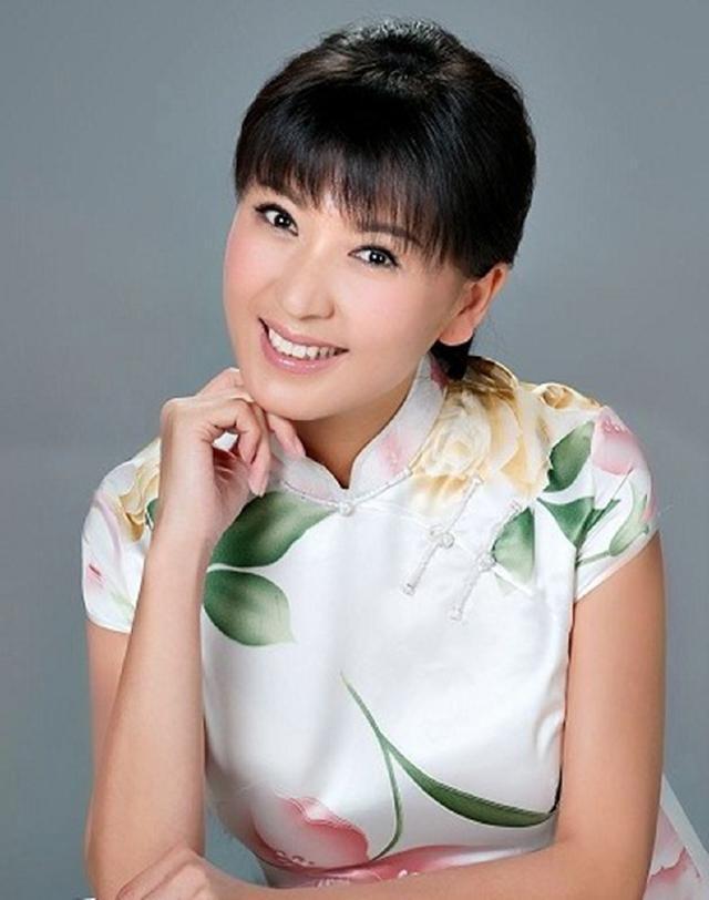 45岁的闫学晶发现自己意外怀孕，此时，女儿林傲雪28岁，儿子林傲霏24岁，闫学晶