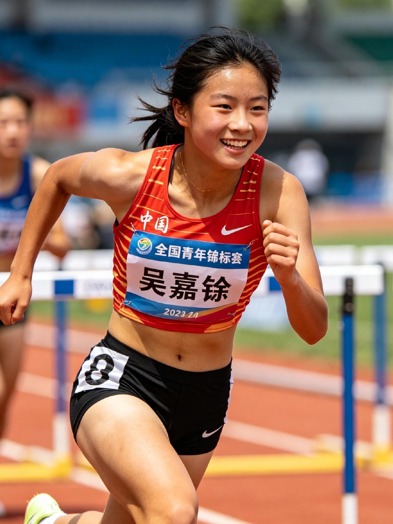 头条热聊｜18岁吴嘉愉13秒83夺冠！中国田径又一颗新星升起5月23日浙江