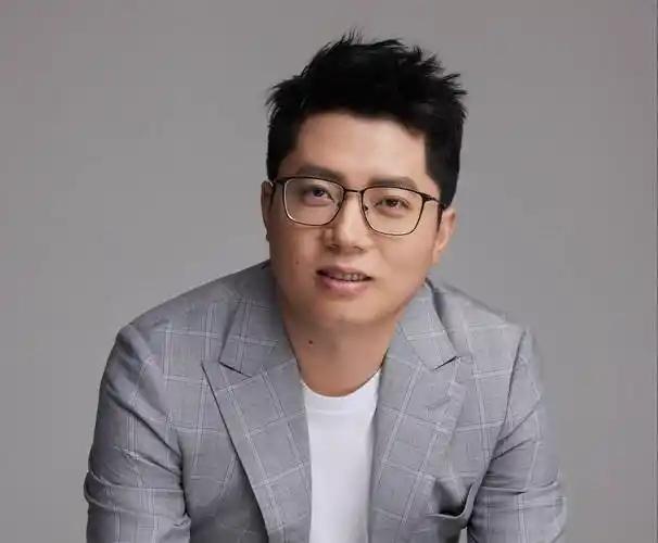 一加中国区总裁李杰回应一加15倒车回1.5K屏。①供应链没有2K+165Hz的