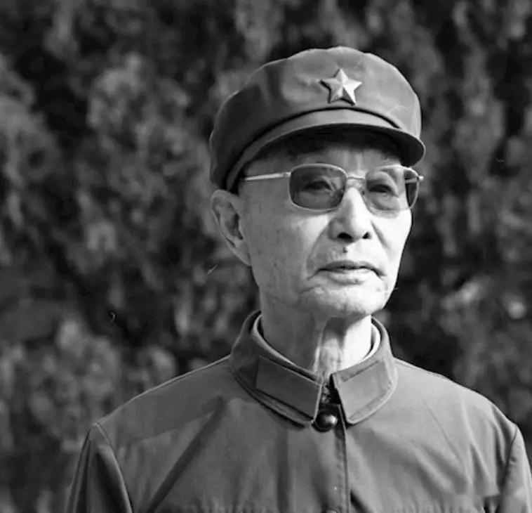 有一次美国国防部长布朗访问中国，时任国防部长的开国上将张爱萍会见。布朗趾高气昂，