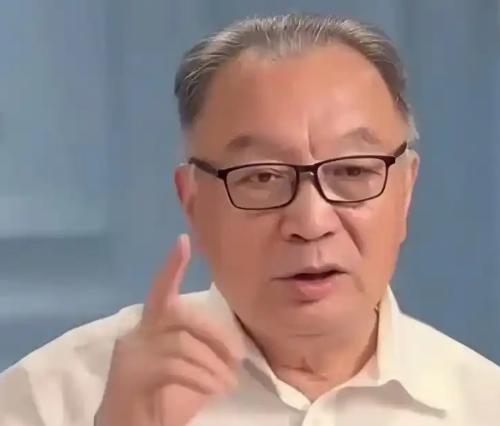 温铁军曾直言不讳，美国早已把中国的两层外衣狠狠撕掉，可直到今天，国内还有人执迷不