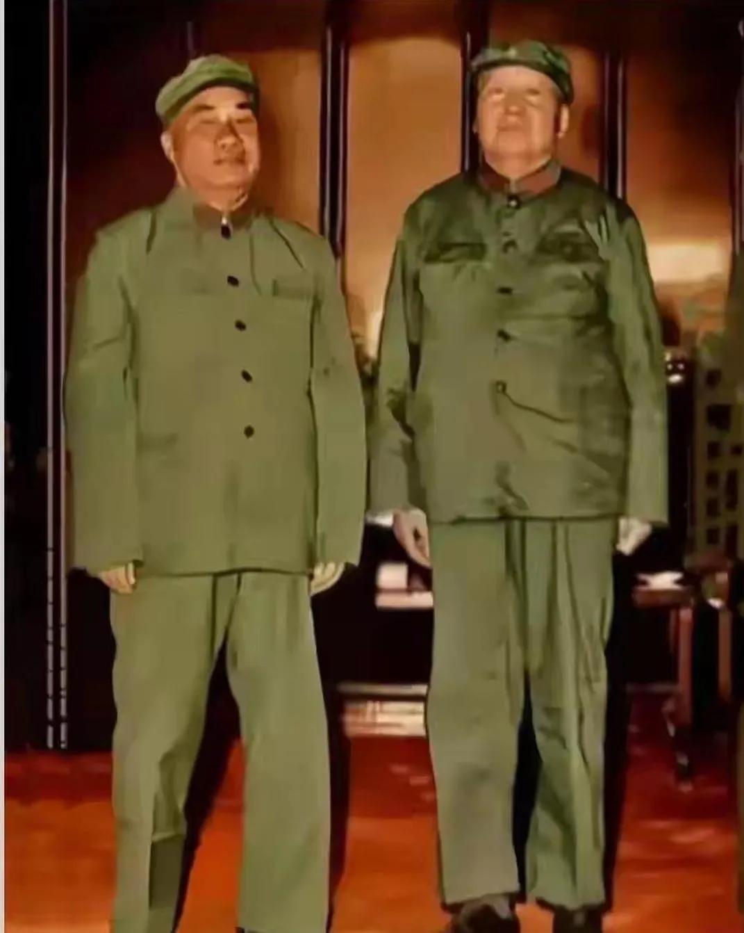 致敬伟人！1966年毛主席与朱老总这张同框照，藏着中国革命的峥嵘岁月当看到