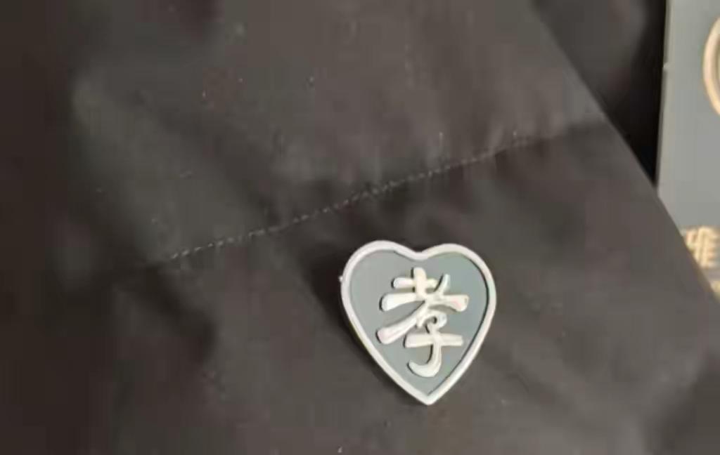 大过年的谁碰上这事是不是太恶心了，吉林一女子过年前买件新羽绒服穿，结果是羽绒服到