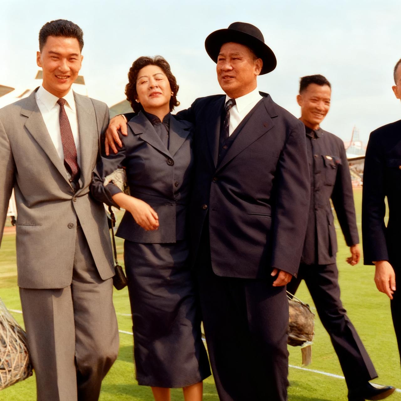 60年代，白崇禧和女儿白先智，一张温馨的合影，当时白先智刚从美国归来，白崇禧到机