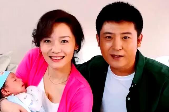 孙涛这辈子最庆幸的事，可能就是娶了李莉。她年轻时也是演员，和孙涛是同学。后来