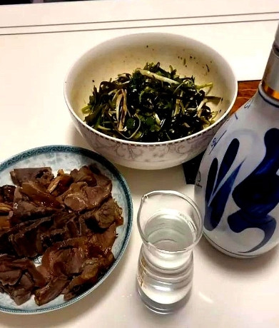 李幼斌在节目里说李云龙还在冲锋，观众却发现现实版李云龙已经"躺平"了。最近有个嫂