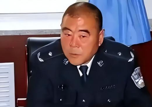 1996年，呼和浩特发生“4·9”公厕命案，18岁的呼格吉勒图发现尸体之后主动前