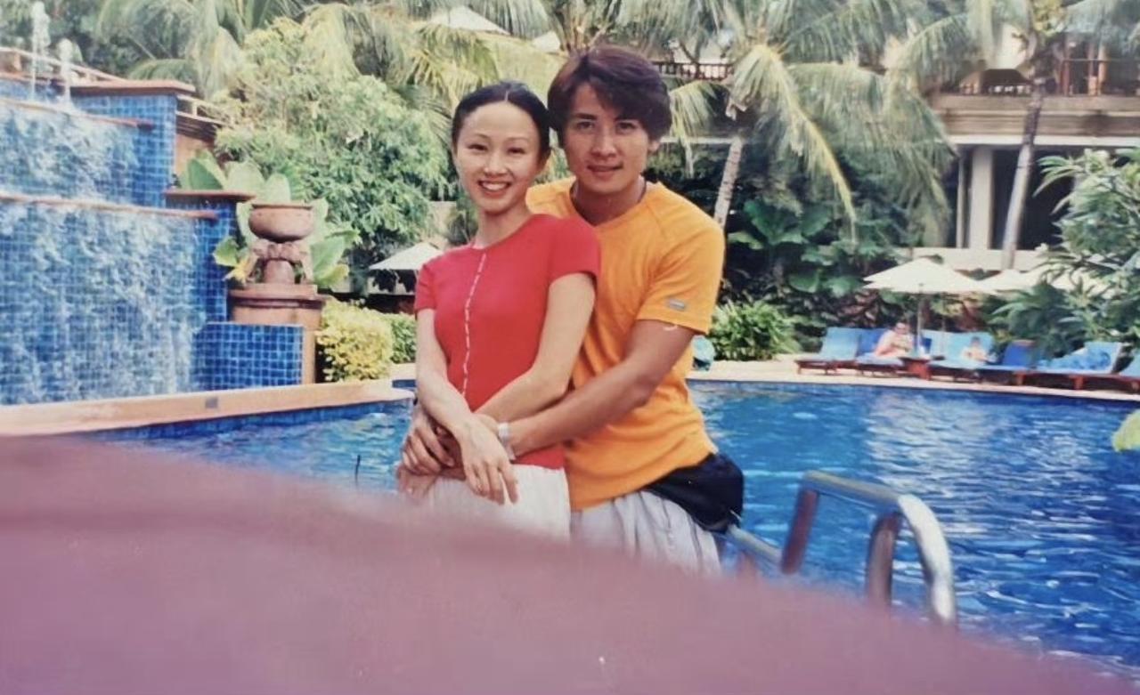 保剑锋这事儿怎么说呢！什么样的婚姻几十年都离不干净？酒是陈年的香！瓜陈年不