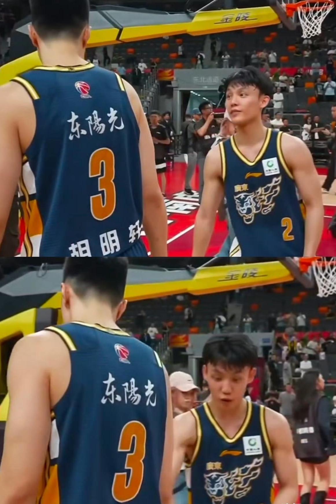 徐杰拼命拉胡明轩复盘，胡明轩全程不说话，也不搭理，5投0中。这不是手感凉，是膝