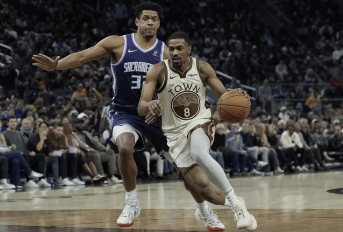 勇士记者谈到了勇士在交易截止日前的策略选择。“如果我是勇士，我现在不会去增加球