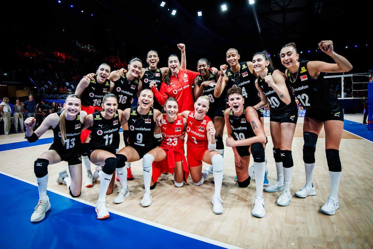 2025世界女排联赛🔴🇹🇷土耳其女排在VNL总决赛8进4比赛中出局，最