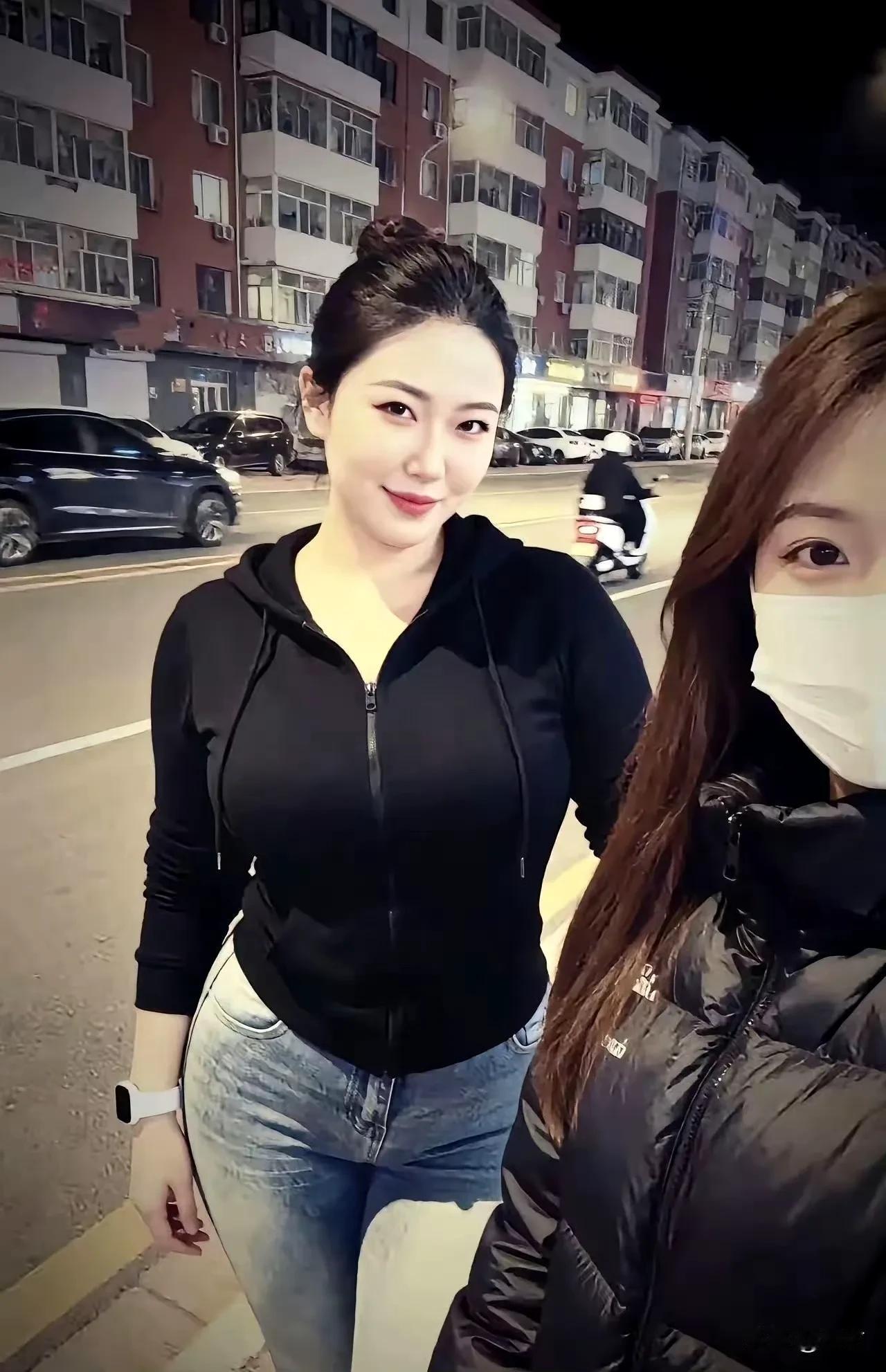 丸子头，媚眼如丝，魔鬼身材！你说：还有谁？