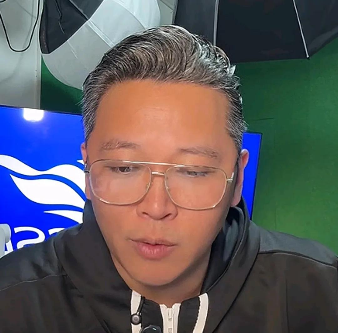 解说员周亮给上海申花如何抹平负分提了建议。他在直播时表示，这个赛季上海申花整体