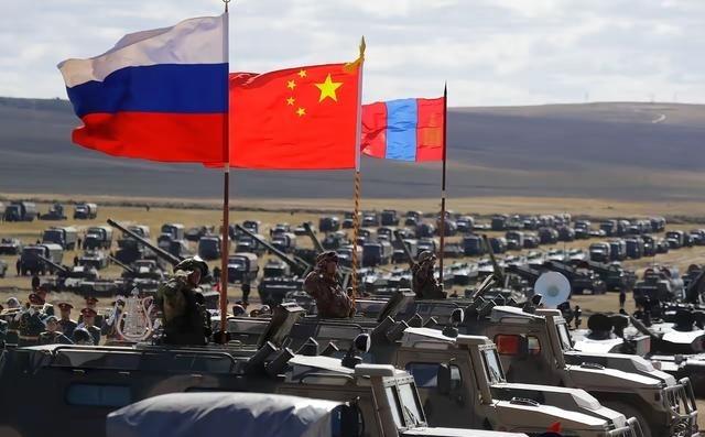 中俄的这一次演习，到底有多重要？实战味道非常浓！8个国家一起上场。中国、俄罗斯、