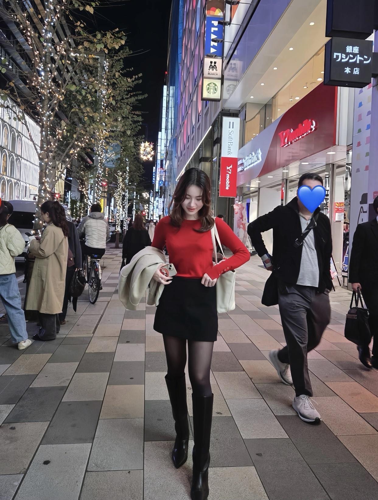 分享你见闻过的绝色美人！都市夜色下的时尚少女，红衣黑裙，街拍大片！