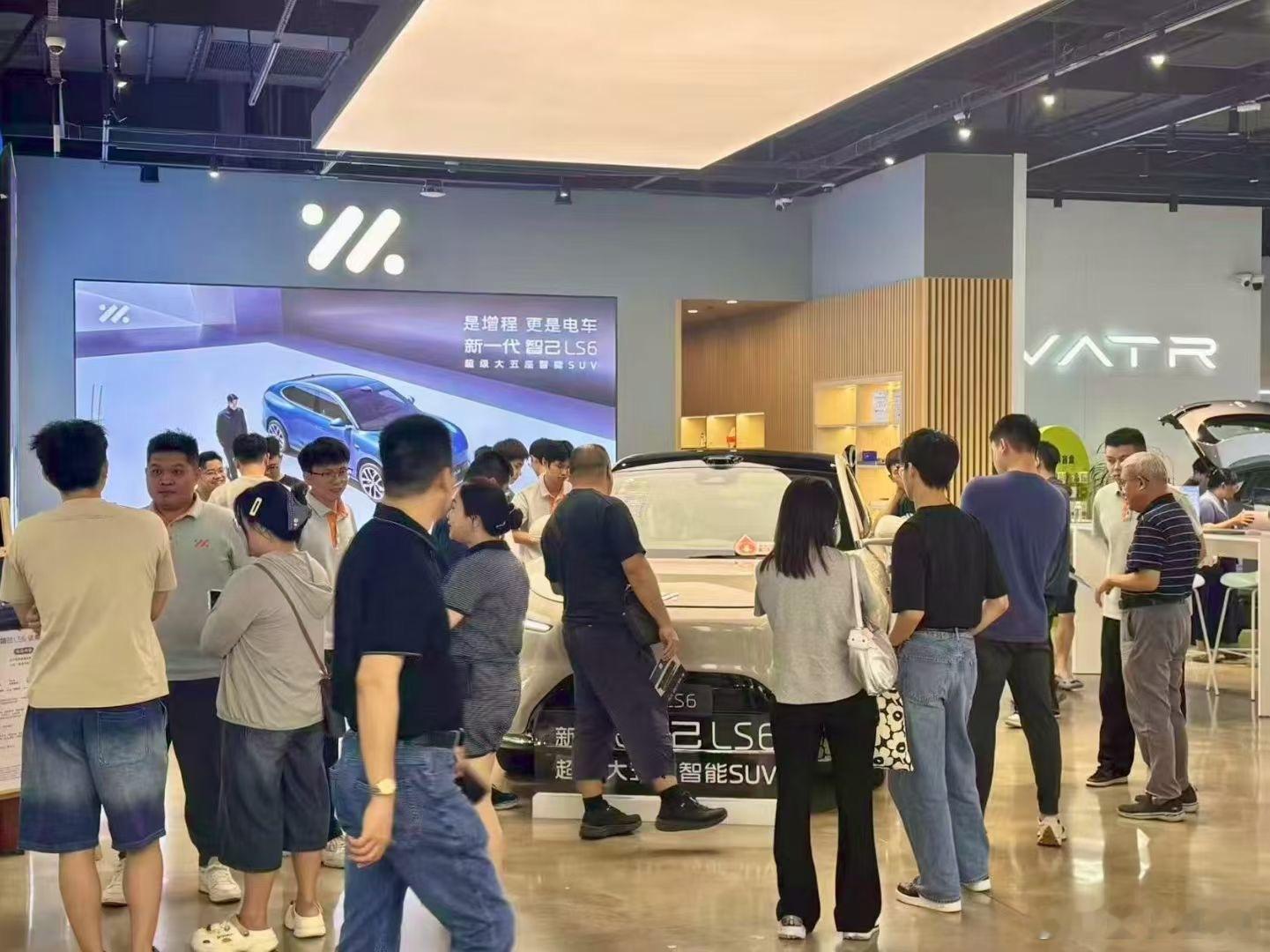 流量也太大了，看来这次新一代智己ls6真的找不出什么短板，价格还香，建议大家可