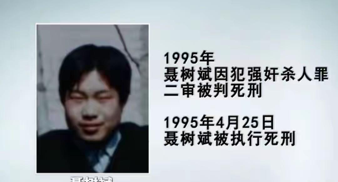 2016年那天法庭宣判完，她坐在车里一言不发，手机震个不停，她没看。回家第一件