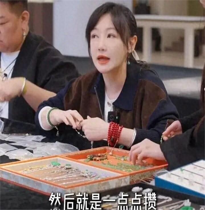 沉默已久的薛佳凝再次发声，依旧是语出惊人！我刚知道，她在社交媒体上自曝，十几年前