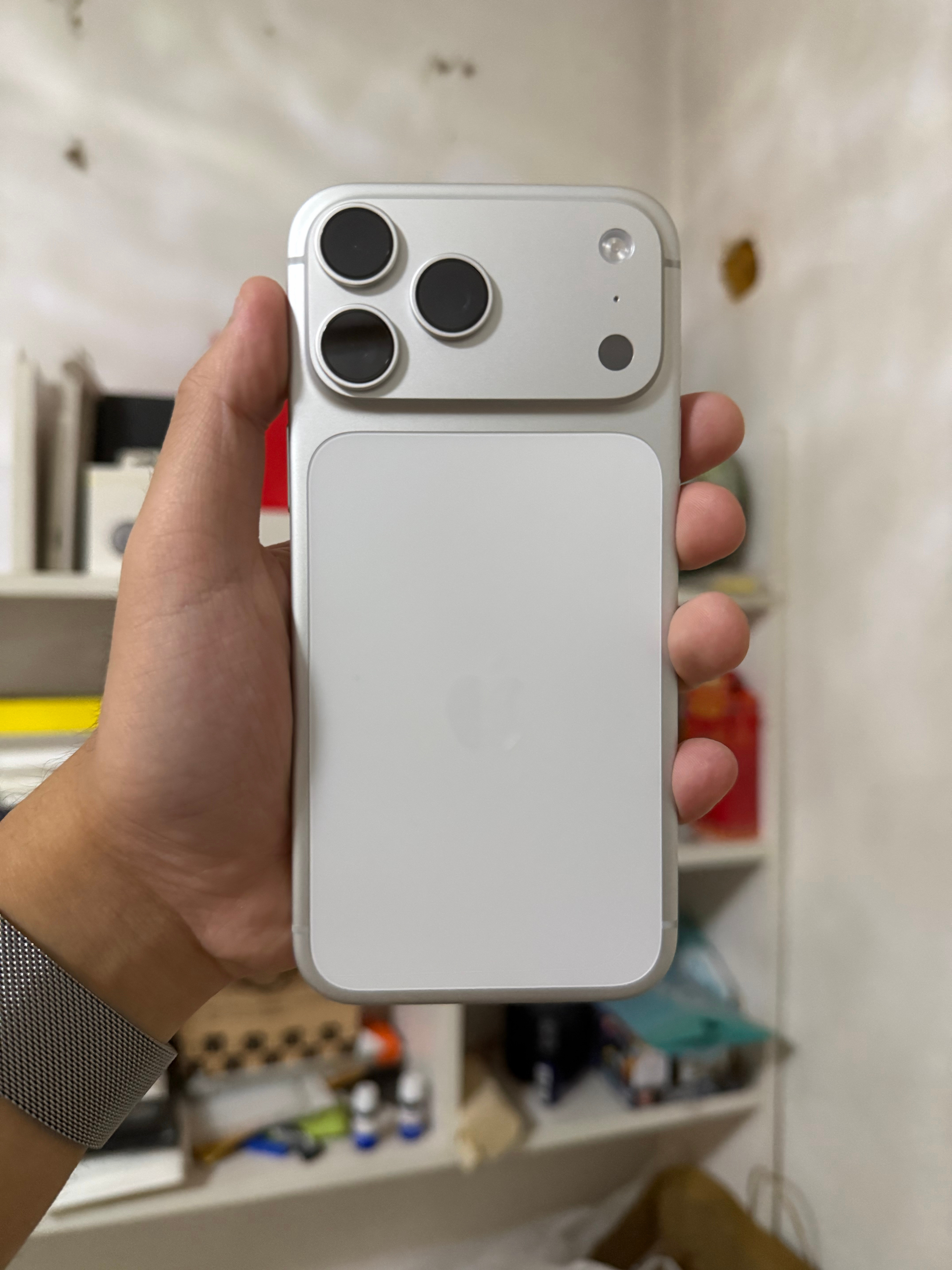 iPhone17发布后16的反向操作买iPhone17标准版感觉还不如咬咬牙上二