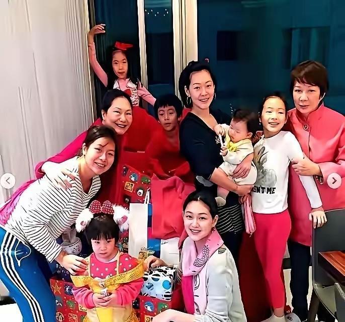 S妈不卖那套豪宅，闹得沸沸扬扬，都说她贪，其实不是。她就是想把房子留给大S的两