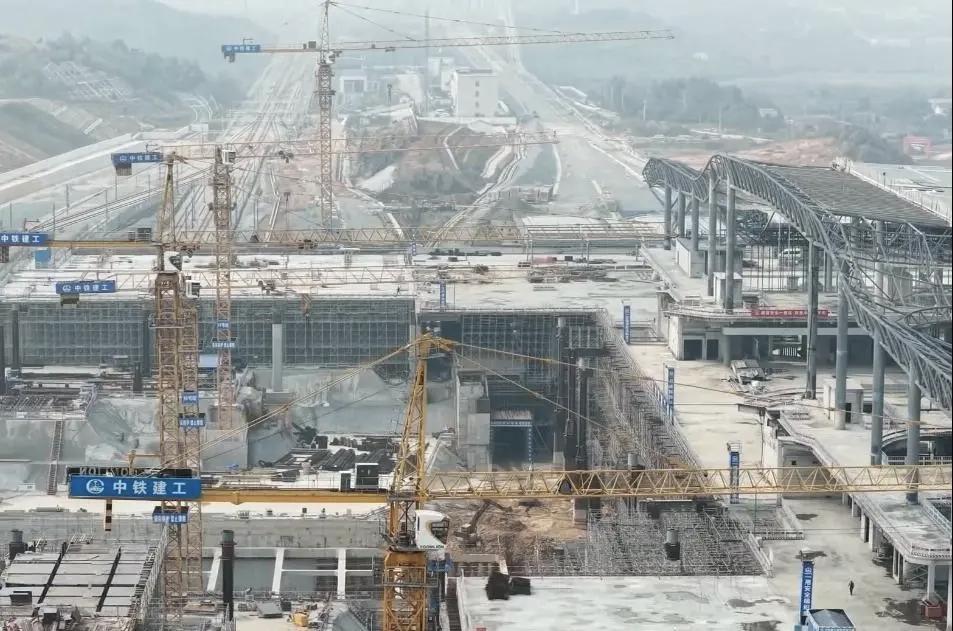 2026年3月，长沙望城区春意盎然，湖南在建规模最大的高铁枢纽——长沙西站施工现