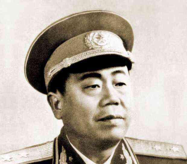 1949年5月下旬，上海战役进入最难啃的一段。聂凤智伪造陈毅命令（用萝卜刻章）送