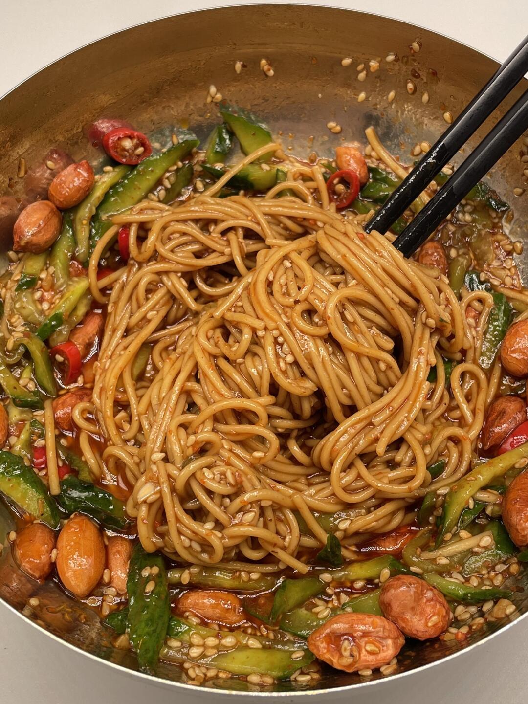 我妈做的凉拌面 太太太好吃了！
