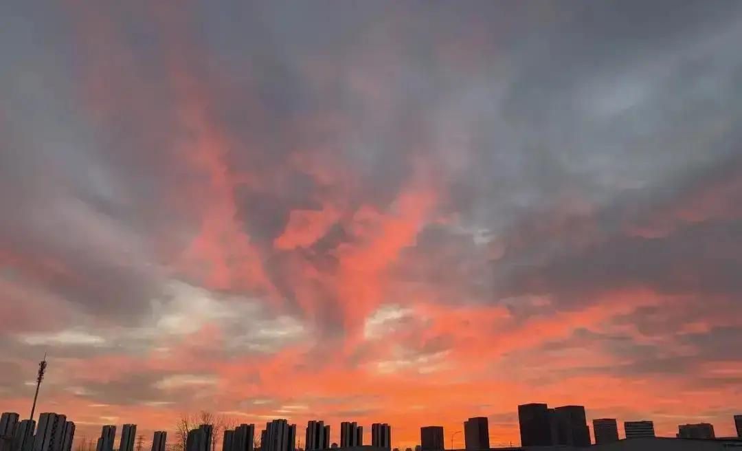 500万欧违约金卡死津门虎这笔钱够买半支替补，俱乐部得先填青训窟窿。体育局