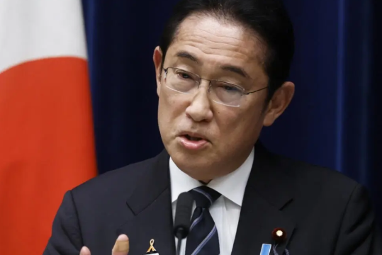 前首相岸田文雄内心满是对日本被美国单边主义抛弃的忧虑。他曾郑重宣称，日本应当以比