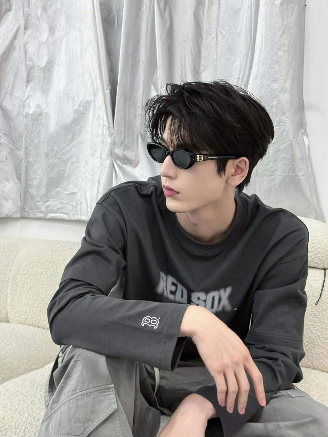 看起来是非常简单的穿搭，但是张凌赫就是这么帅​​​