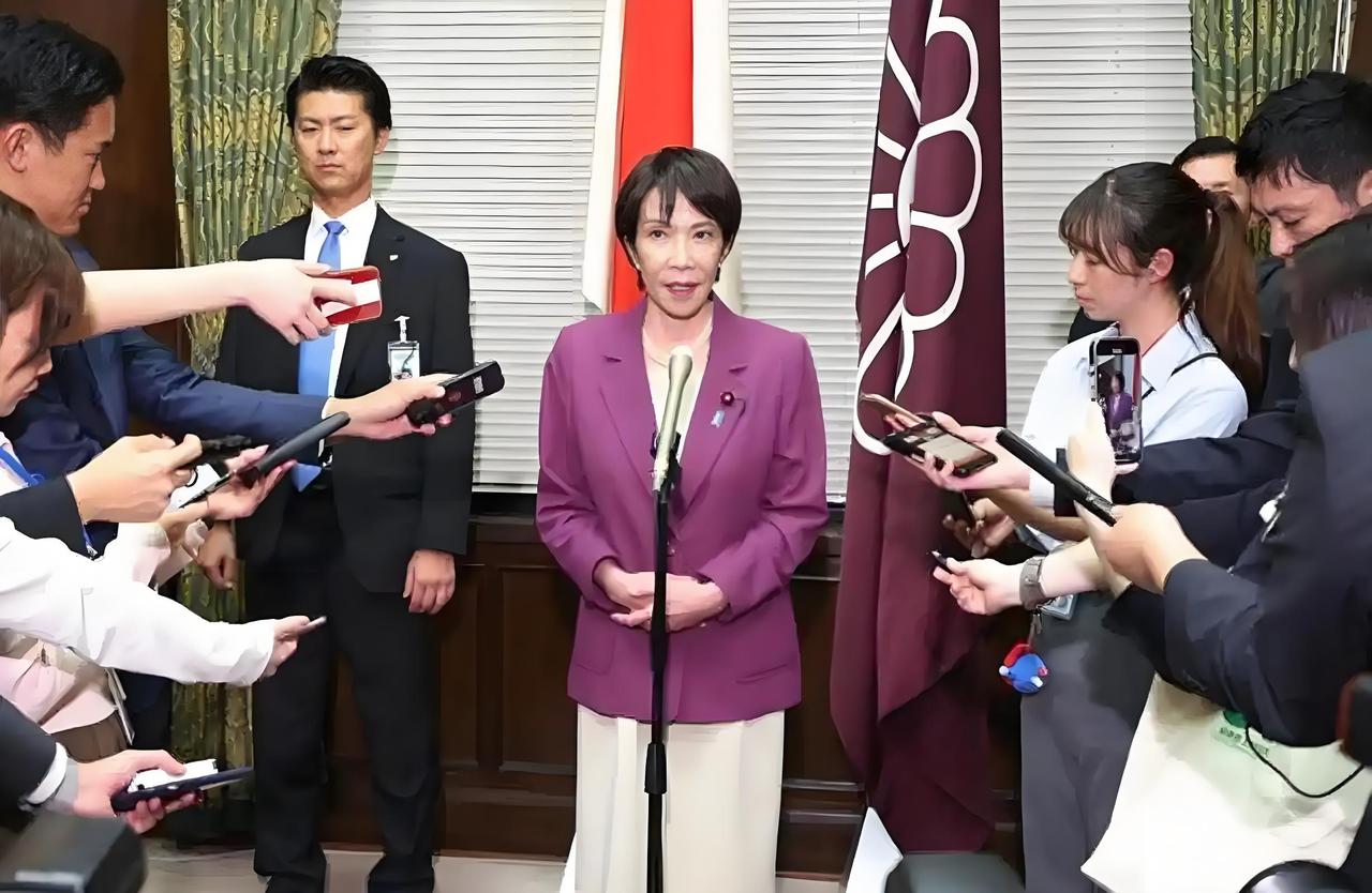 日本摆烂不是躺平，高市早苗的三重算计，每一步都藏着野心日本首相高市早苗看似摆