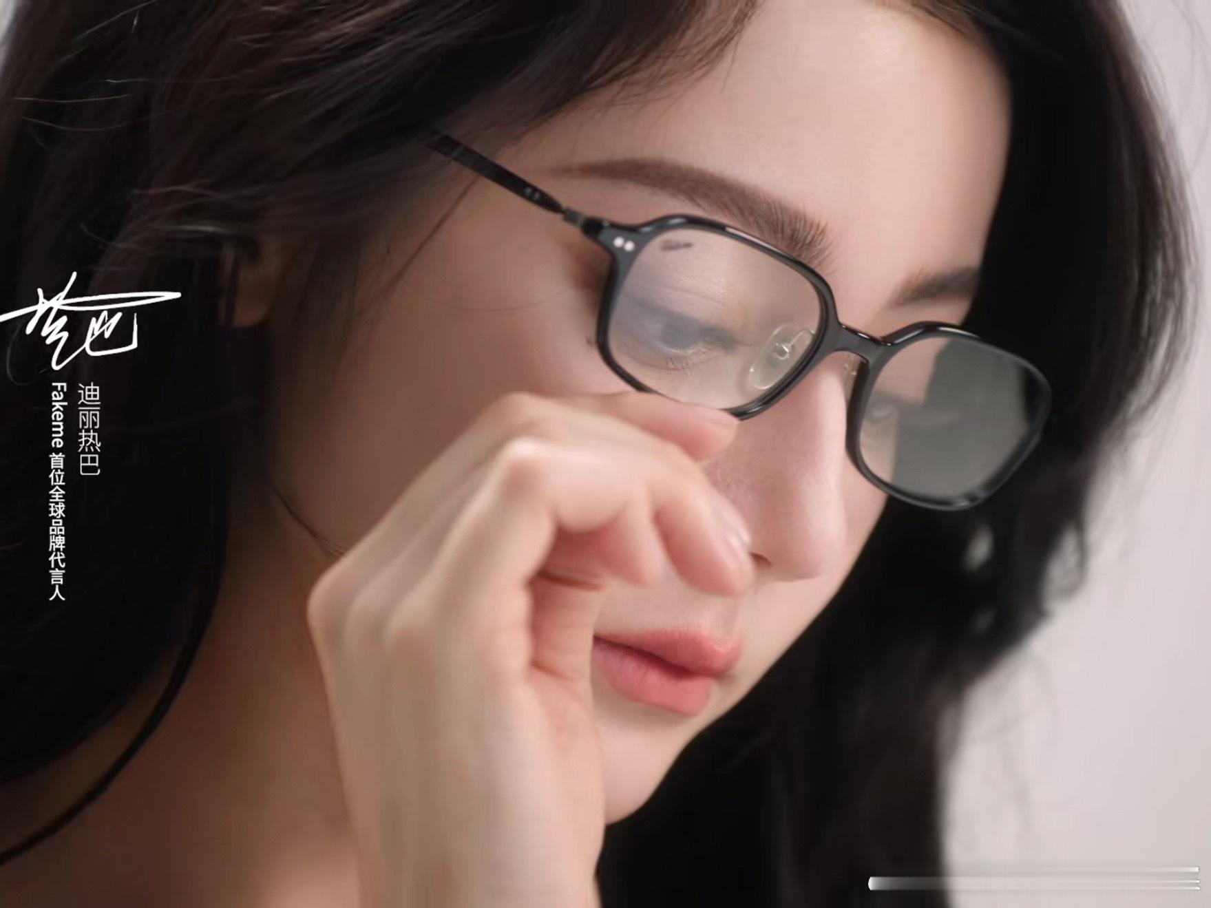 啊啊啊啊啊啊老婆姐～～～迪丽热巴推眼镜这下迪丽热巴卷发眼镜造型