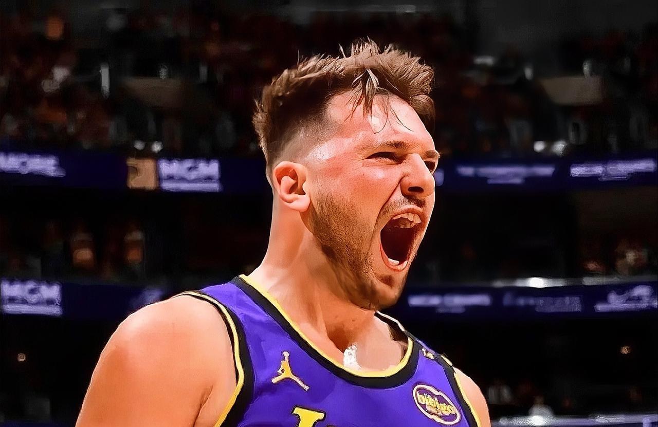 根本防不住！东契奇三节31分，带领湖人领先19分，可以提前打卡下班了！在今日湖