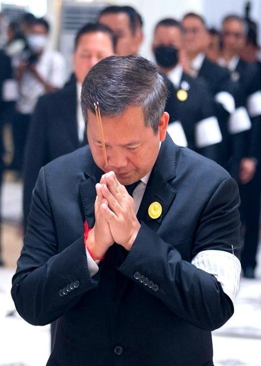 果不其然，柬埔寨首相洪玛奈突然宣布了，本周在金边，洪玛奈对外抛出一揽子对美合作信