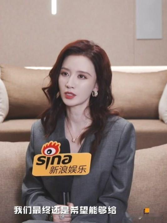 真不知道张萌到底图什么昨天还在哭，今天又说不后悔换角了。她虽然是制片人，但是