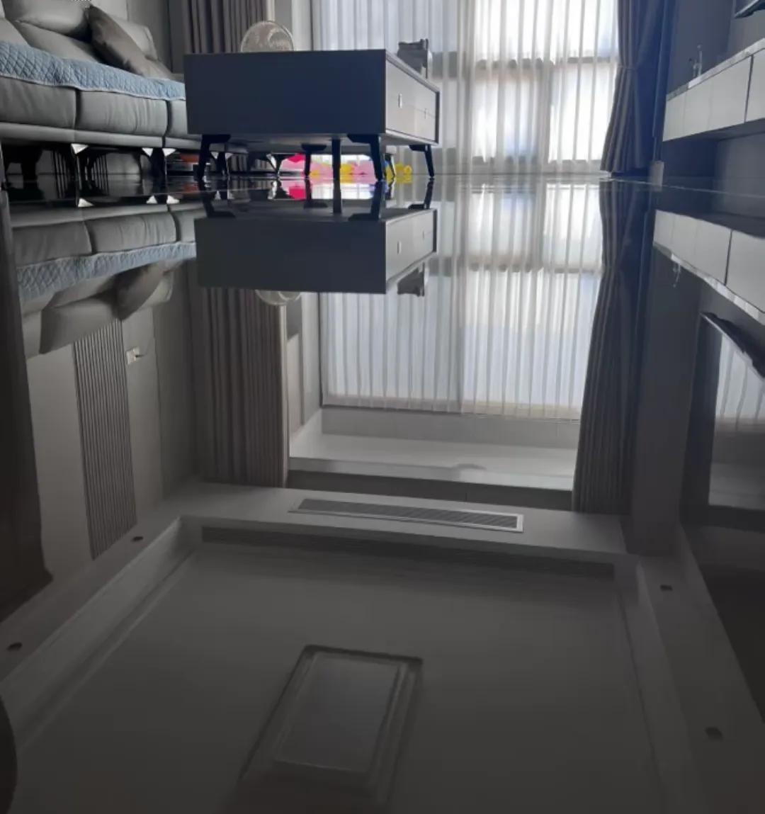 刚拖过的地，干净不？