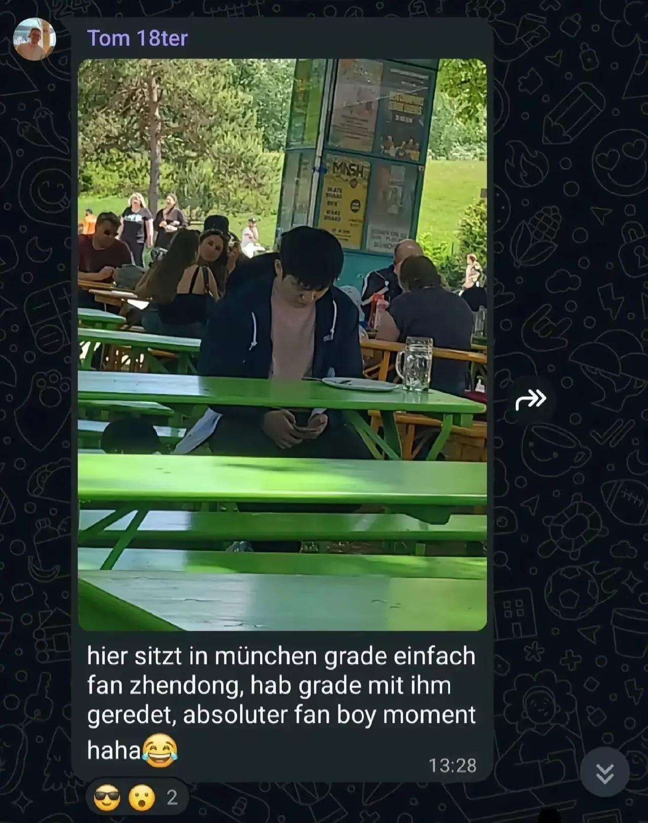 小胖在慕尼黑有点孤独！已经到达慕尼黑的小胖，上午和小午都是一个人在吃饭，在等饭