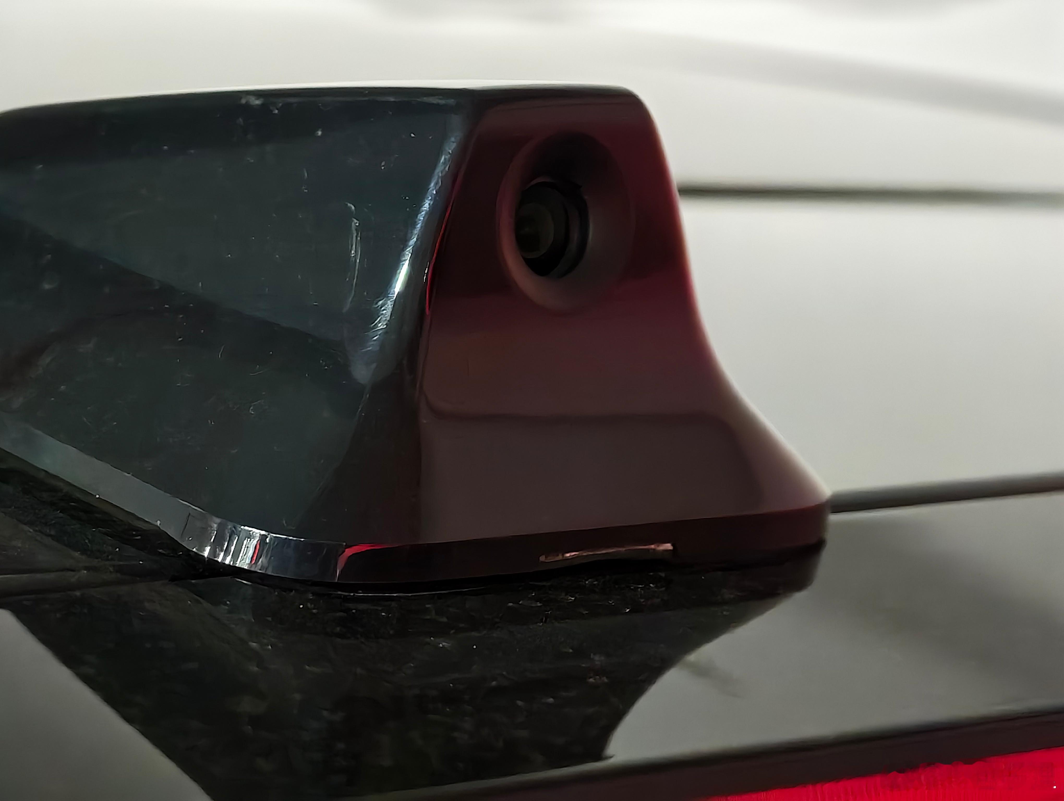 昨天发了一个我的R7安装了新的电子后视镜以后，来问我在车顶上安装个鲨鱼鳍会不会