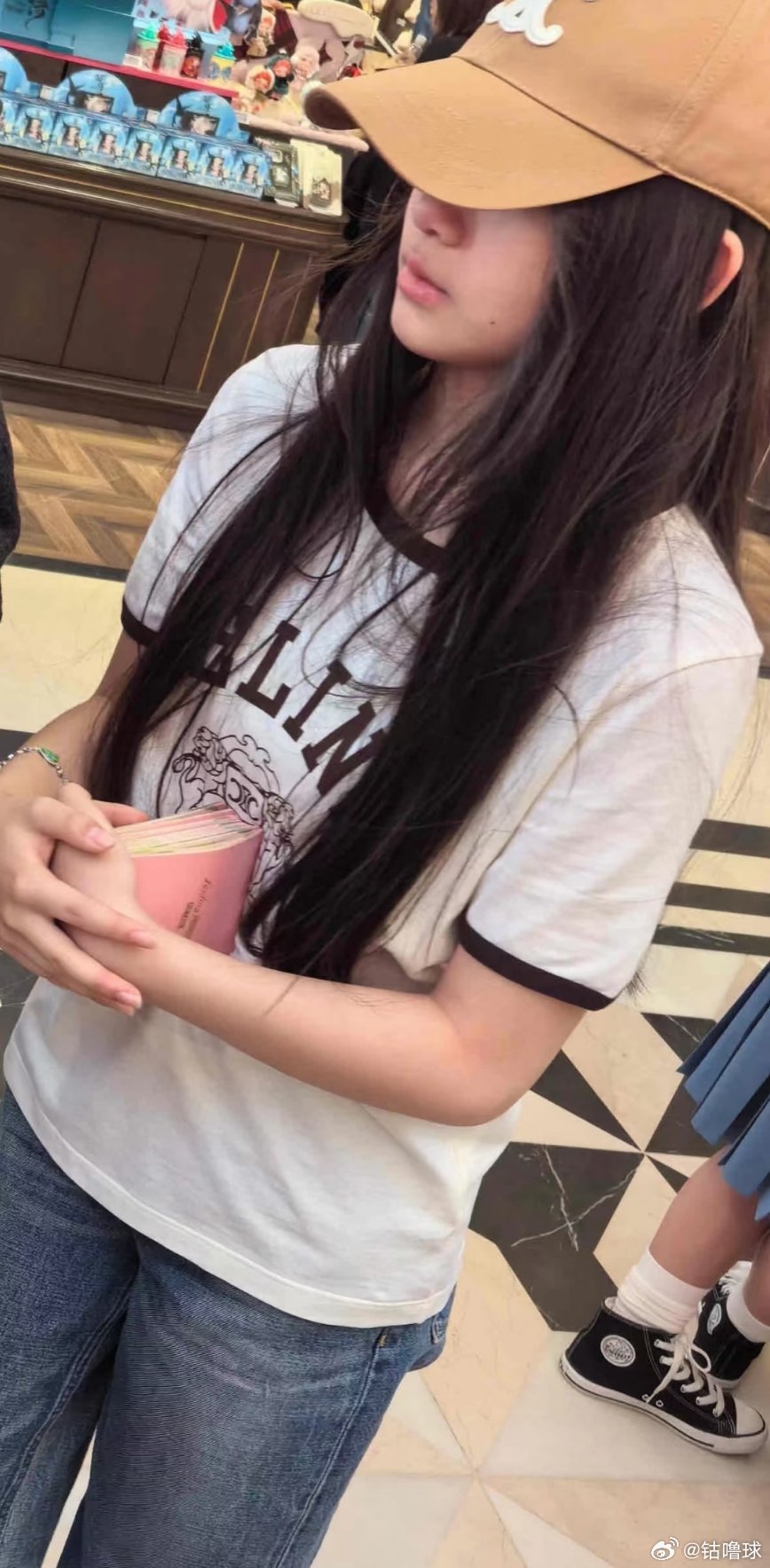 网友在朝阳公园偶遇马筱梅和小玥儿，马筱梅真的有在好好带孩子，小玥儿真的好漂亮。跟