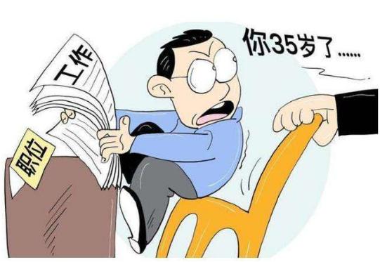 网友：考公就是一个阳谋？每年公务员招收人数，约在20万左右。但考公大军，据说是