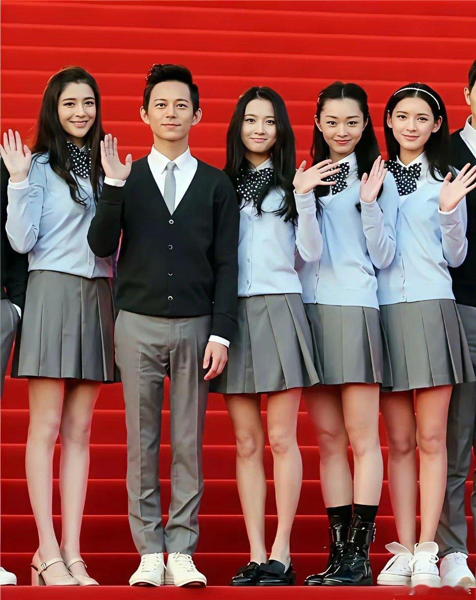 估计连何炅都没有想到，《栀子花开》过去十年了，当年他亲自选的四个女孩如今发展大不