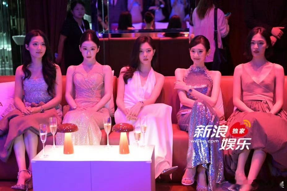 都是美女但美女中的美女我自有定夺​​​